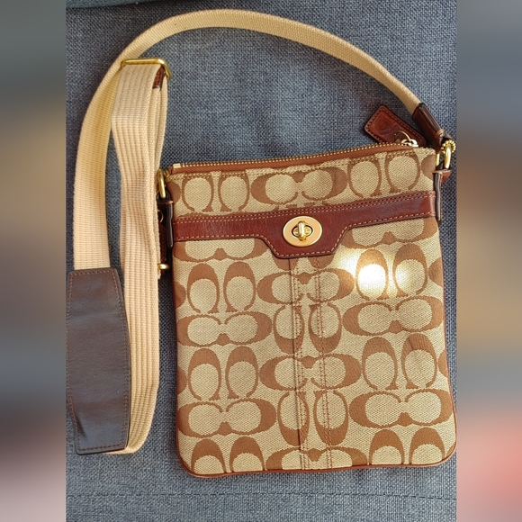 Coach Handbags - Coach crossbody purse